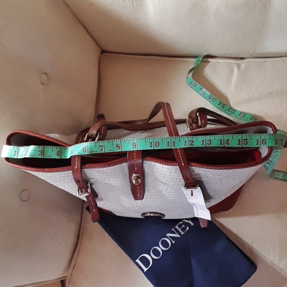 BEAUTIFULLY MADE DOONEY and BOURKE TOTE - Picture 3 of 4